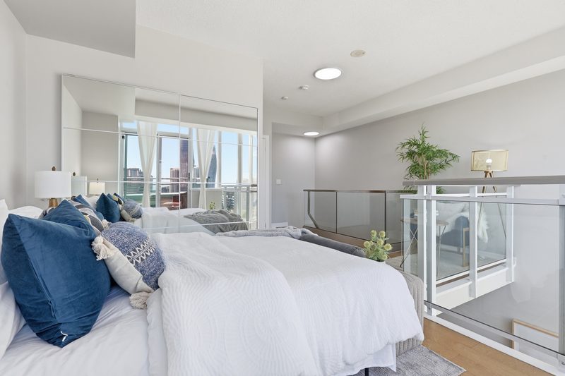 220 Burnhamthorpe Road West, Unit 903, Mississauga: primary bedroom with city view