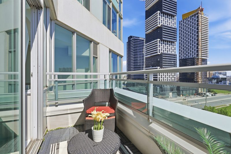 220 Burnhamthorpe Road West, Unit 903, Mississauga: balcony with skyline view