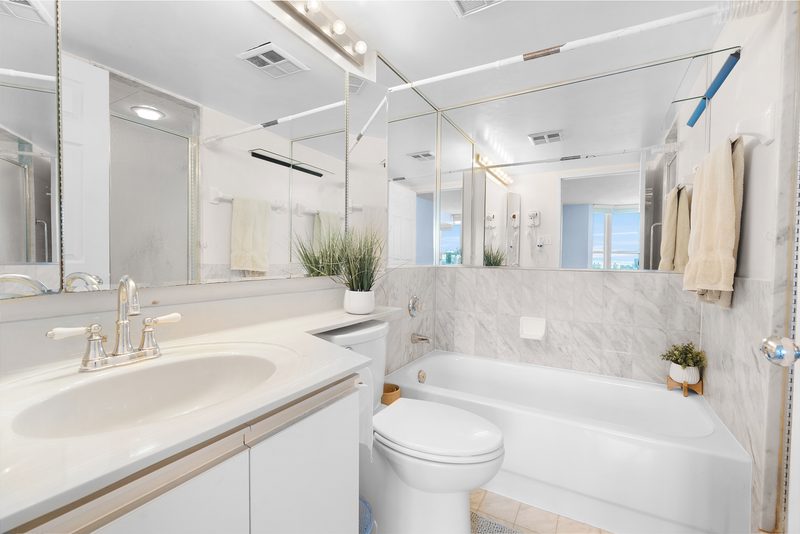 Fletcher’s Creek South, Brampton: primary bathroom