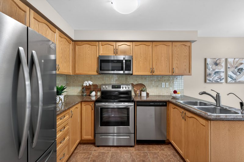38 Nutwood Way, Brampton: photo 03