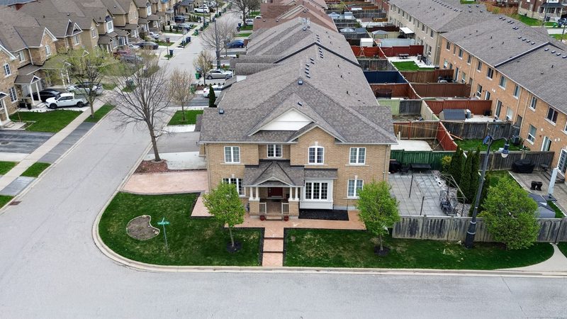 38 Nutwood Way, Brampton: photo 04