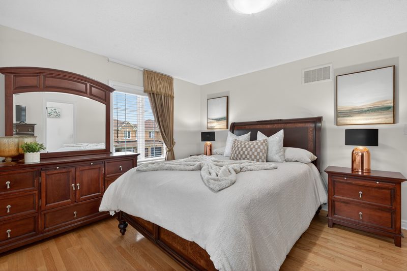 38 Nutwood Way, Brampton: photo 05