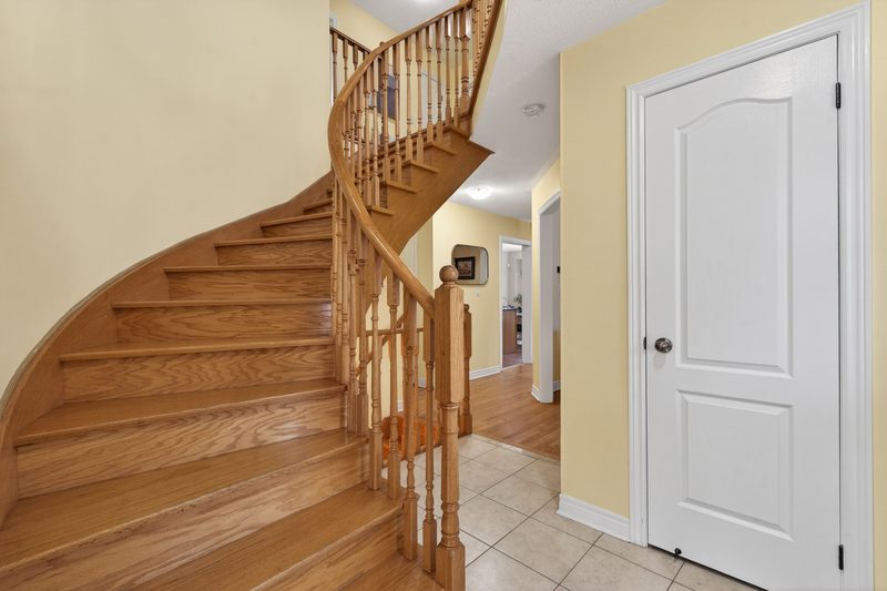 38 Nutwood Way, Brampton: photo 06