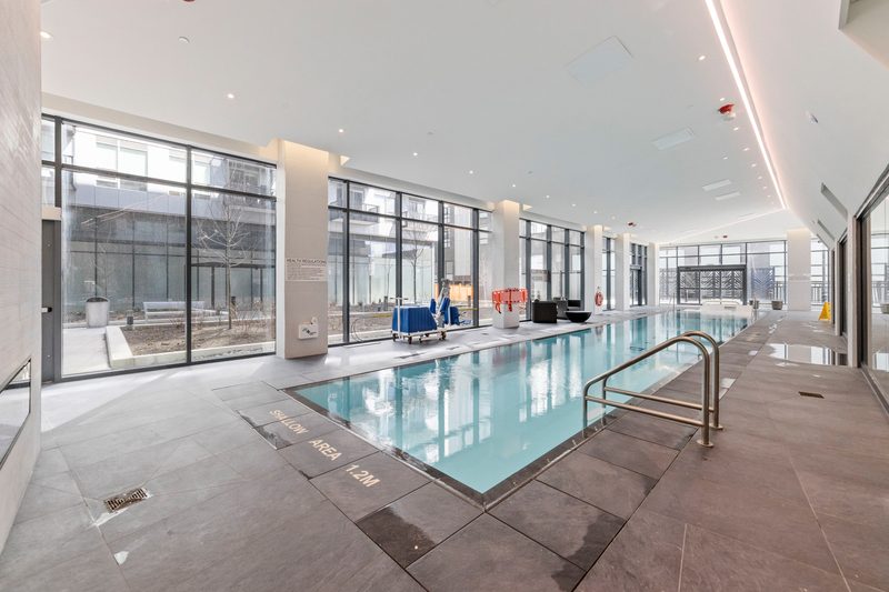 2450 Old Bronte Road, Unit 424, Oakville: indoor pool