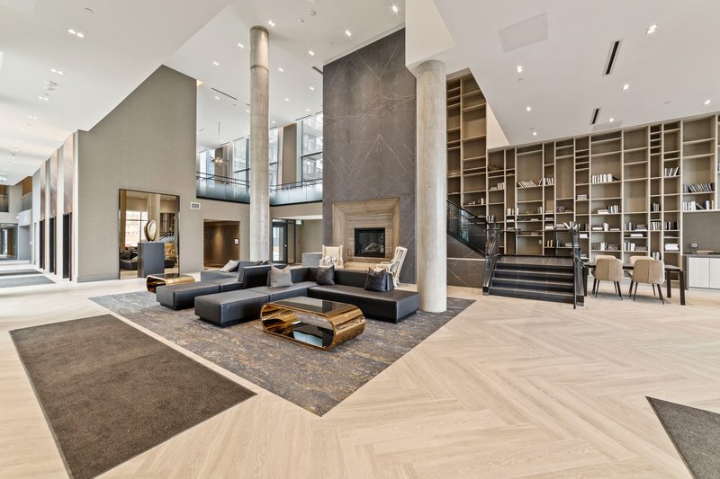 2450 Old Bronte Road, Unit 424, Oakville: residents lounge