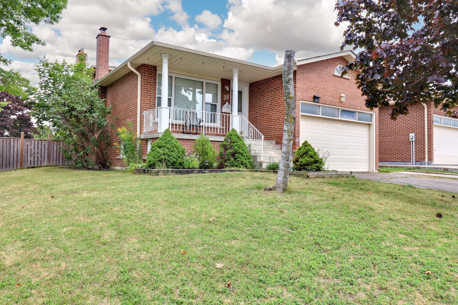 28 Poinsettia Place, Brampton: front exterior