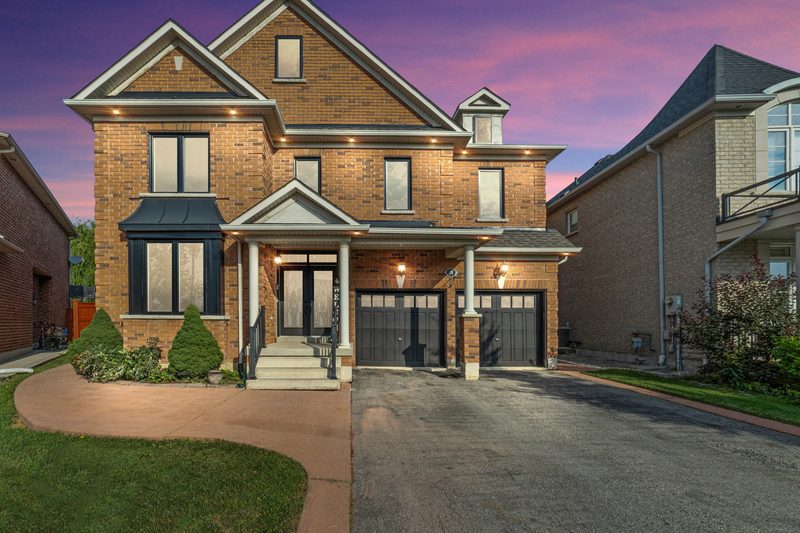 18 Regis Circle, Brampton: front exterior at twilight