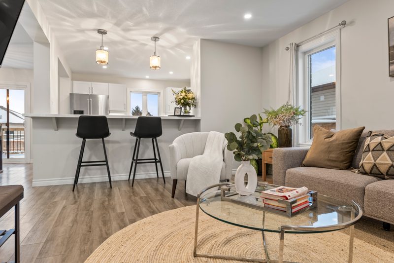 23 Tartan Dr, Embro: living room