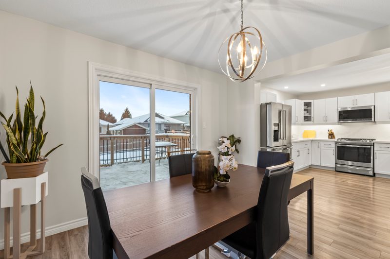 23 Tartan Dr, Embro: dining room