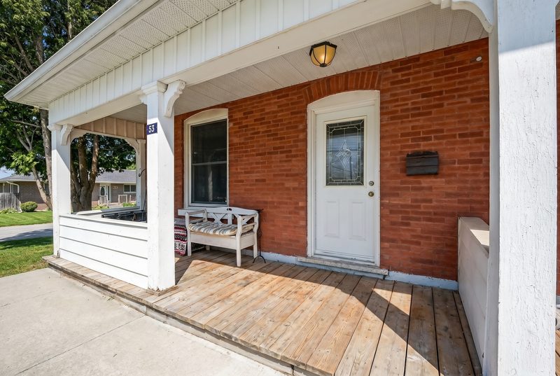 53 to 55 Wellington Street, Halton Hills: front porch